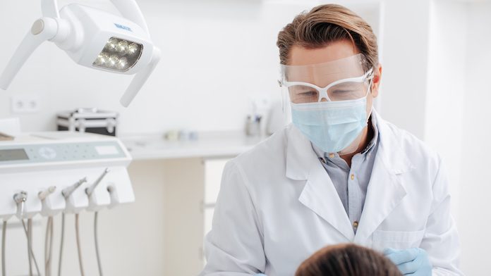 Prevenire la trasmissione del Covid19 nelle cliniche odontoiatriche: che fare