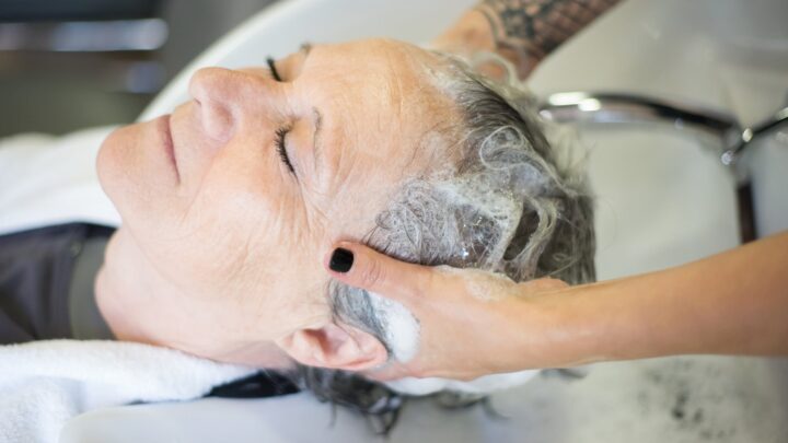 Cosa succede se non ti lavi i capelli per una settimana