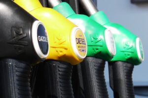 come consumare meno benzina - Shoppics.com