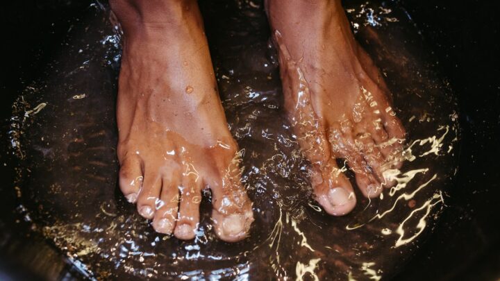 Foto di piedi brutti: riscoprire l’armonia del diverso